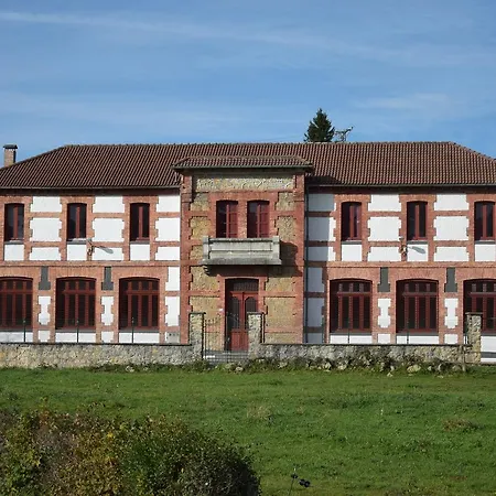 بيت شباب Familiar De Pintueles