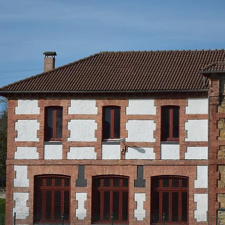 Familiar De Pintueles Hostel Pilona